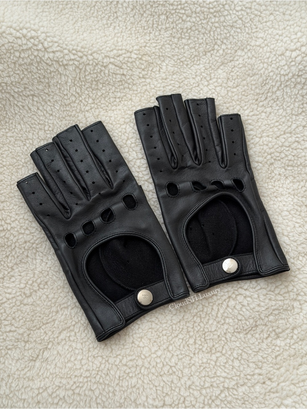Auth Chanel Black Leather Classic Fingerless Gloves - Kept Unused